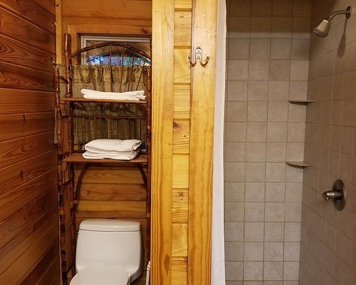 Cabins at Sugar Mountain — Bathroom