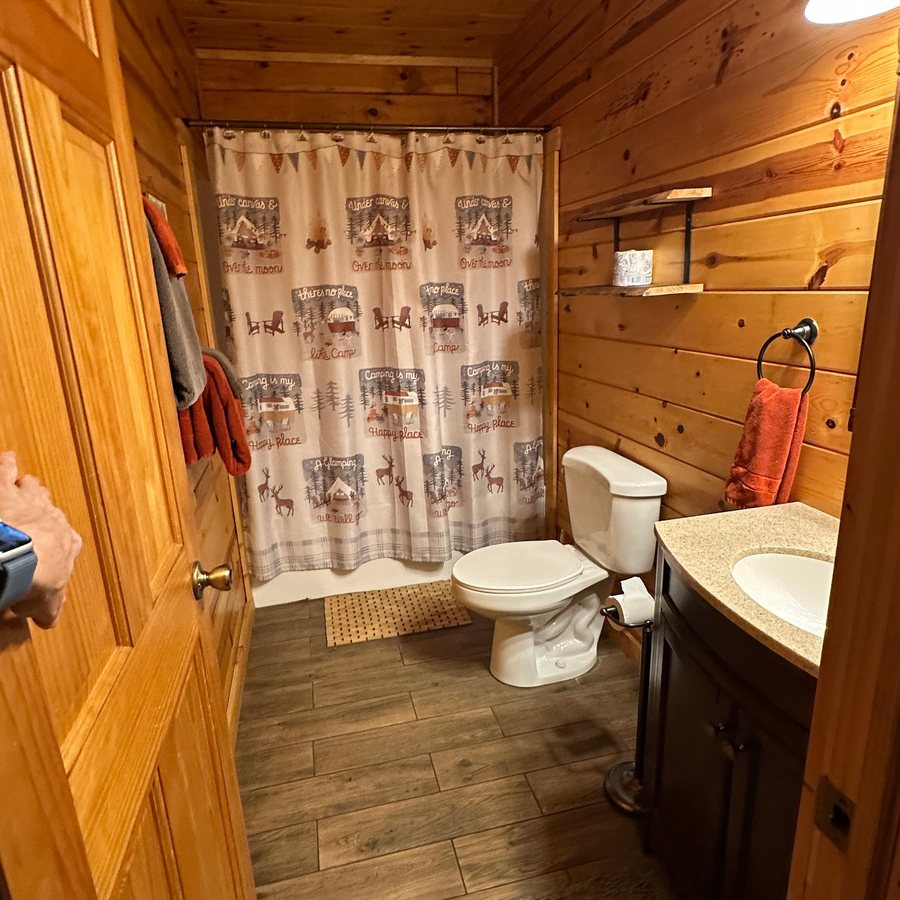 Cabins by the Caves — Bathroom