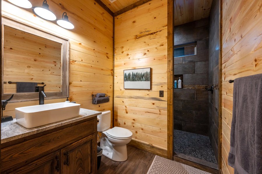 Cabins in Broken Bow — Bathroom