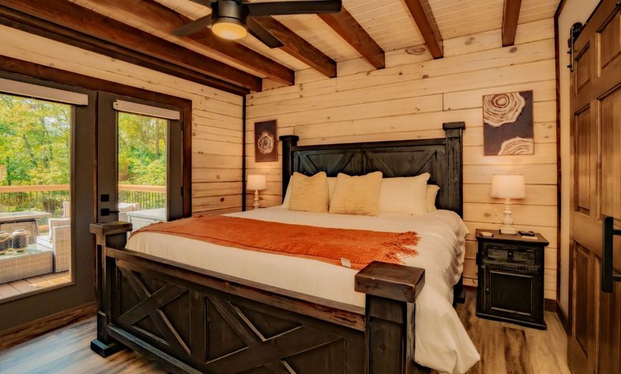 Cabins of the Smoky Mountains — Guest room