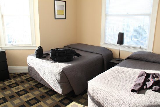 Cable Car Court Hotel — Guest room