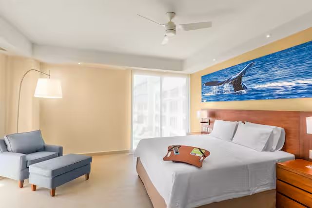 Cabo Inn Hotel — Guest room