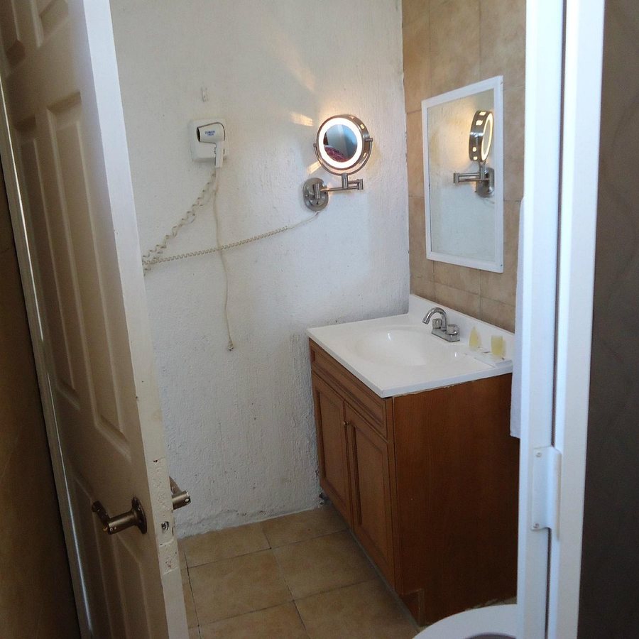 Cabo Vista Hotel — Bathroom