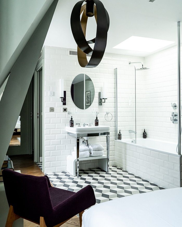 Cadet Residence — Bathroom