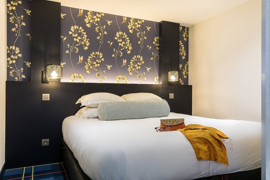 Cadet Residence — Guest room