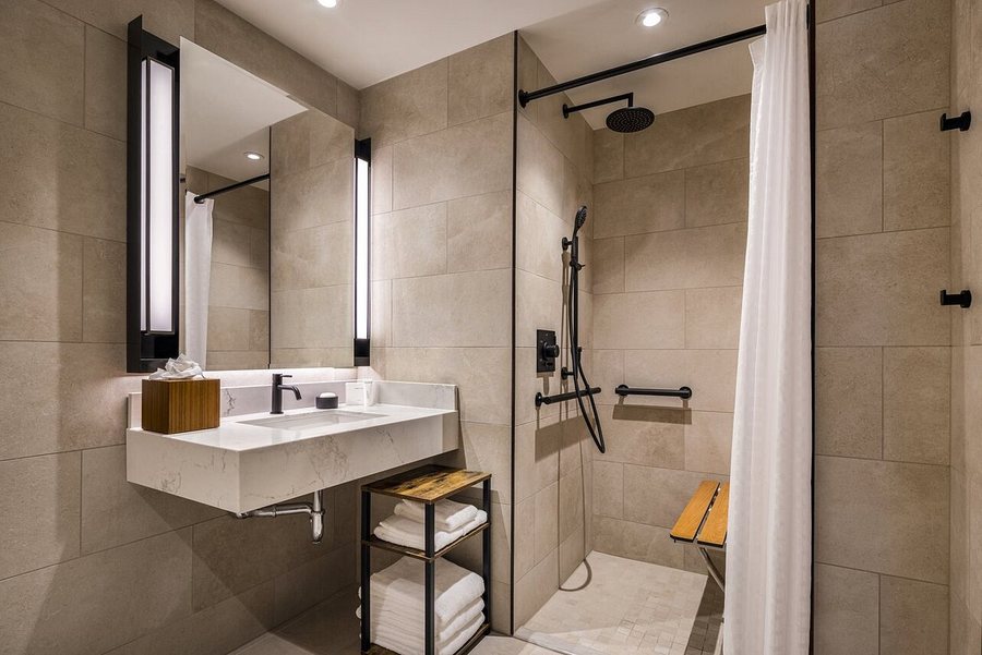 Caesars New Orleans — Bathroom