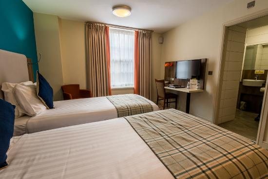 Cairn Hotel Edinburgh — Guest room
