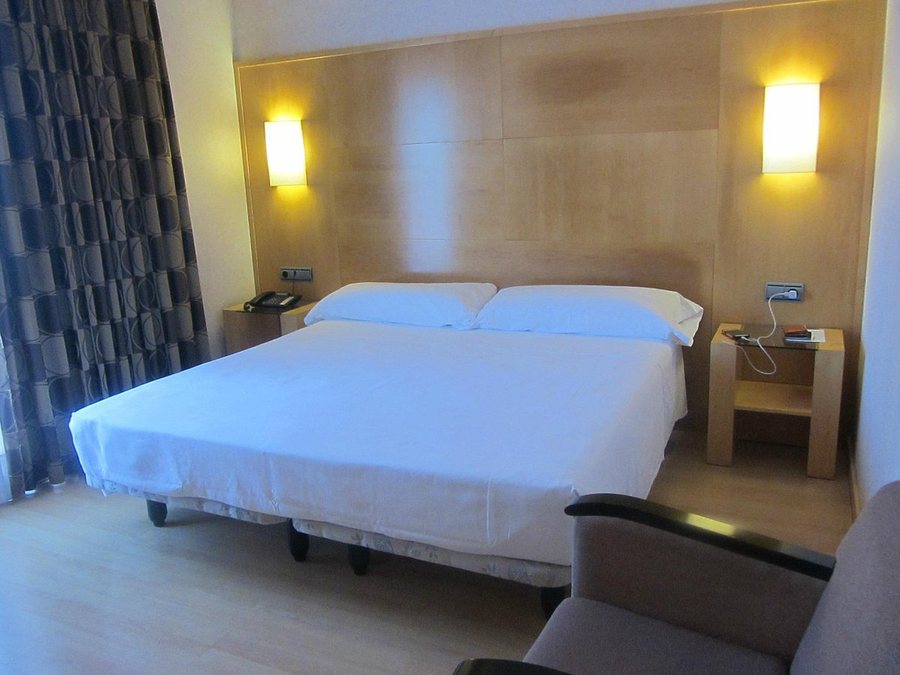 Caledonian Hotel Barcelona Catalonia — Guest room