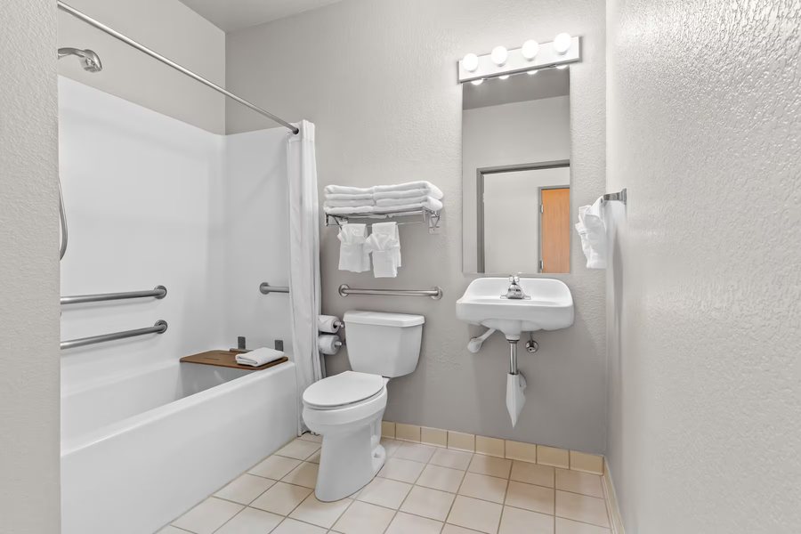 Calico Riverview Inn — Bathroom