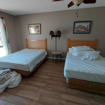 Caliente Tropics Resort — Guest room