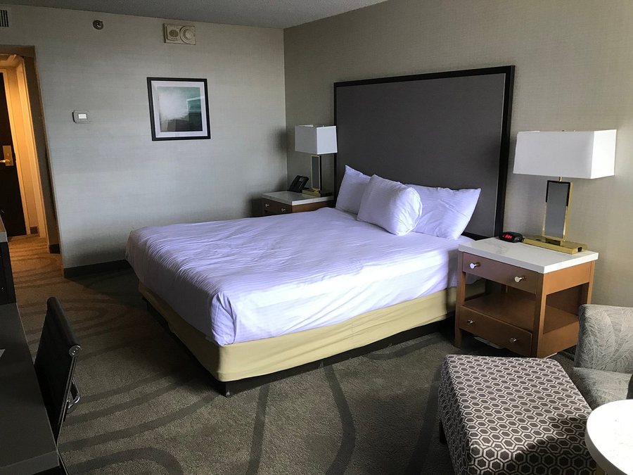 California Hotel and Casino — Guest room