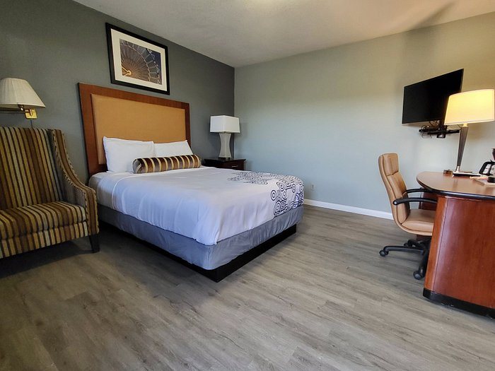 California Inn Barstow California — Guest room