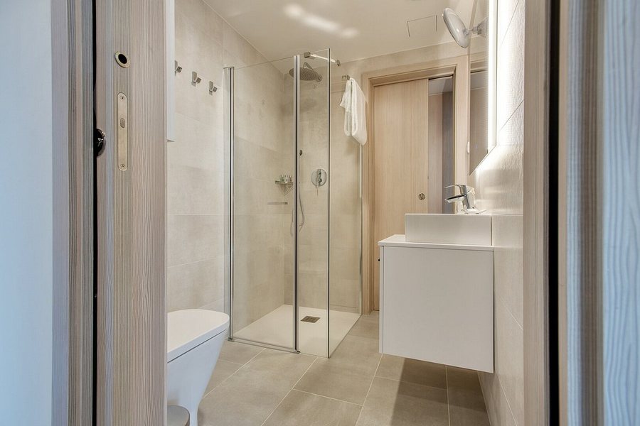 Calm Apartments Barcelona Catalonia — Bathroom