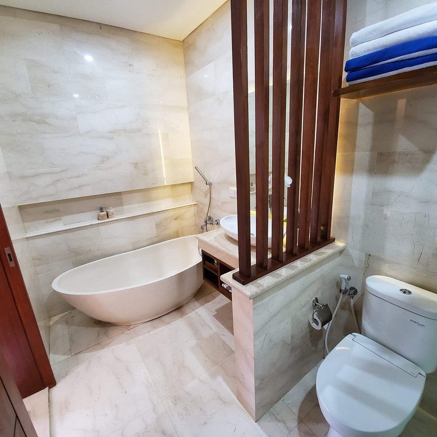Calma Ubud — Bathroom