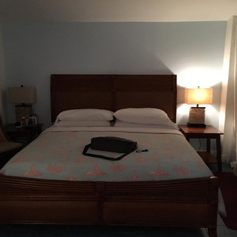Calypso Inn — Guest room