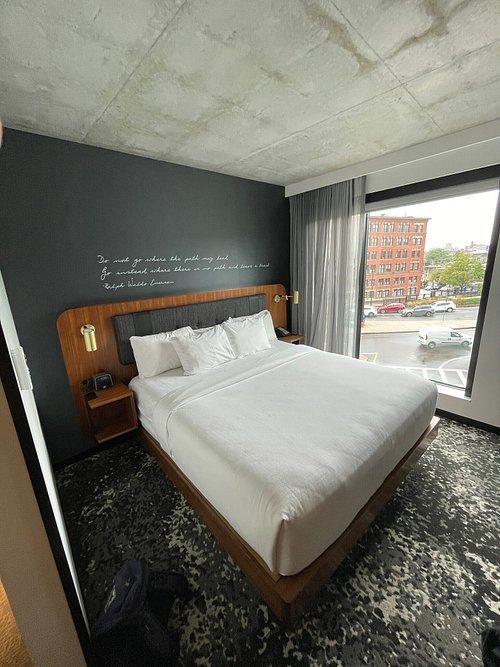Cambria Hotel Boston Downtown — Guest room