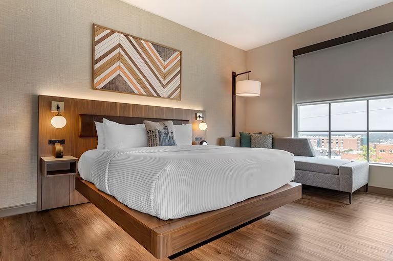 Cambria Hotel Columbia Downtown the Vista — Guest room