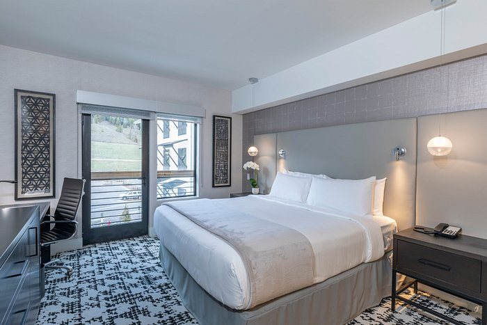 Cambria Hotel Copper Mountain — Guest room
