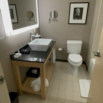 Cambria Hotel Denver International Airport — Bathroom