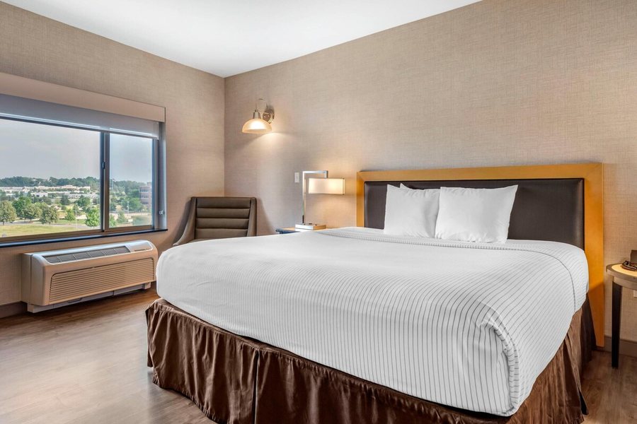 Cambria Hotel Madison East — Guest room