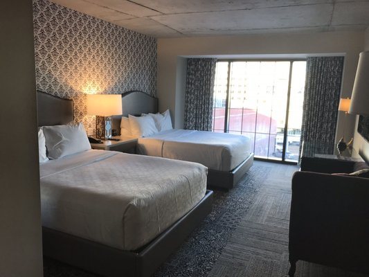 Cambria Hotel New Orleans Downtown Warehouse District — Guest room