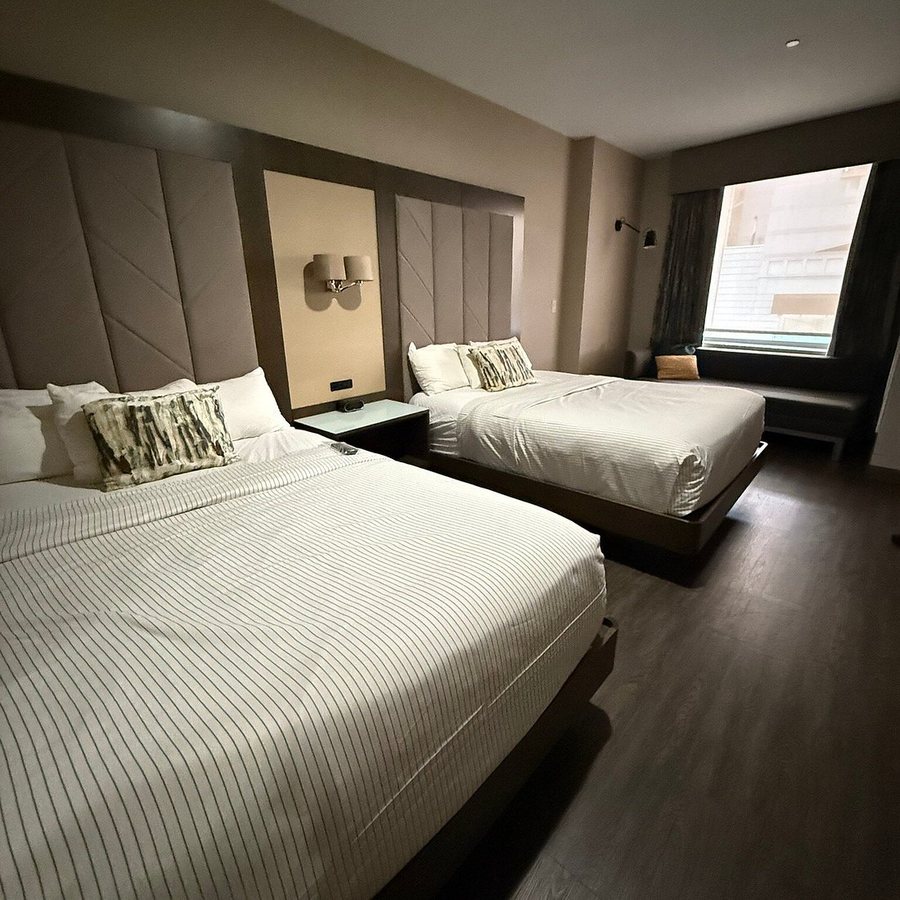 Cambria Hotel Philadelphia Downtown Center City Philadelphia Pennsylvania — Guest room
