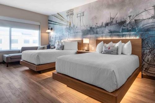 Cambria Hotel Portland Downtown Old Port — Guest room