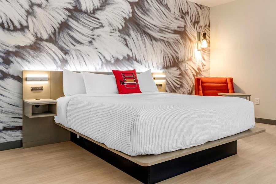 Cambria Hotel Rock Hill University Center — Guest room