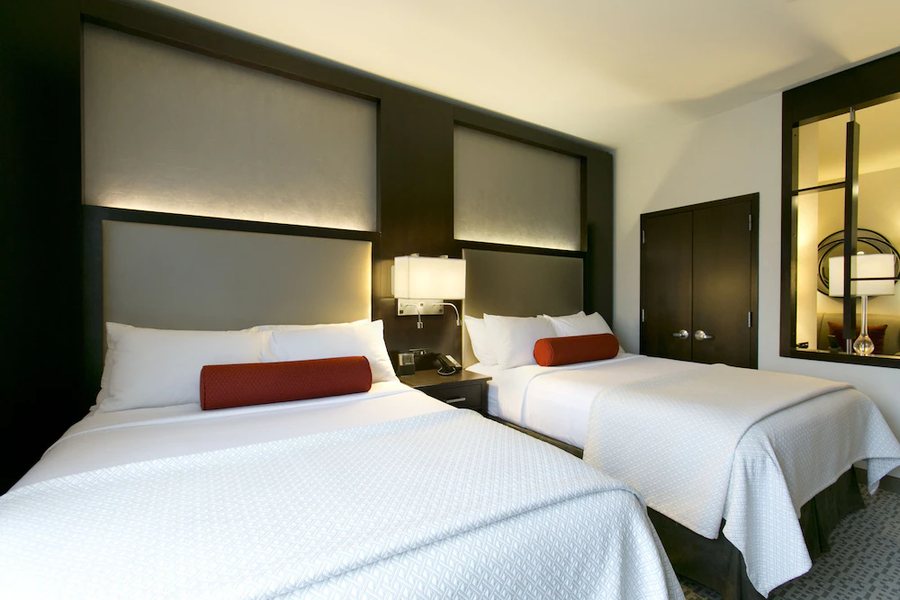 Cambria Hotel White Plains Downtown — Guest room