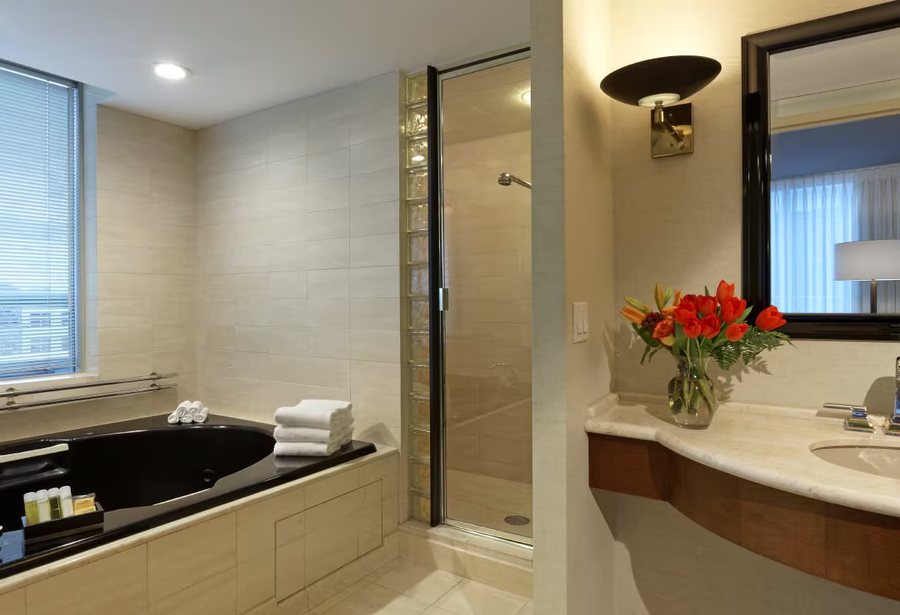 Cambridge Suites Toronto Toronto Ontario — Bathroom