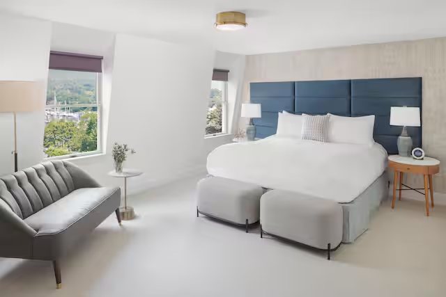 Camden Harbour Inn — Guest room