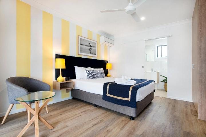 Camden Motor Inn — Guest room