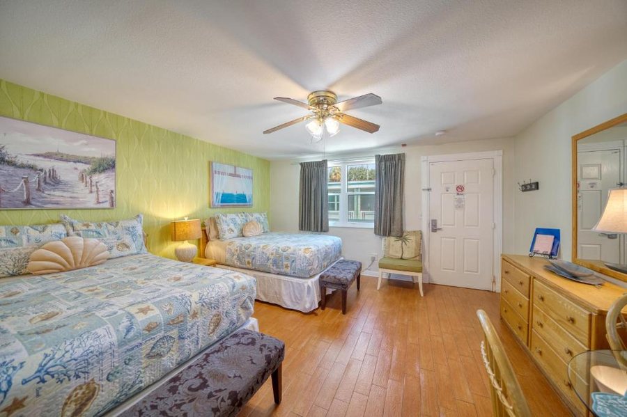 Camelot Beach Suites — Guest room