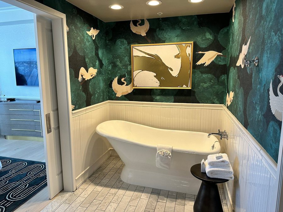 Cameo Beverly Hills LXR Hotels Resorts Los Angeles California — Bathroom