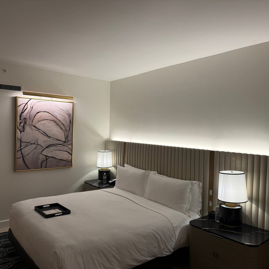 Cameo Beverly Hills LXR Hotels Resorts Los Angeles California — Guest room