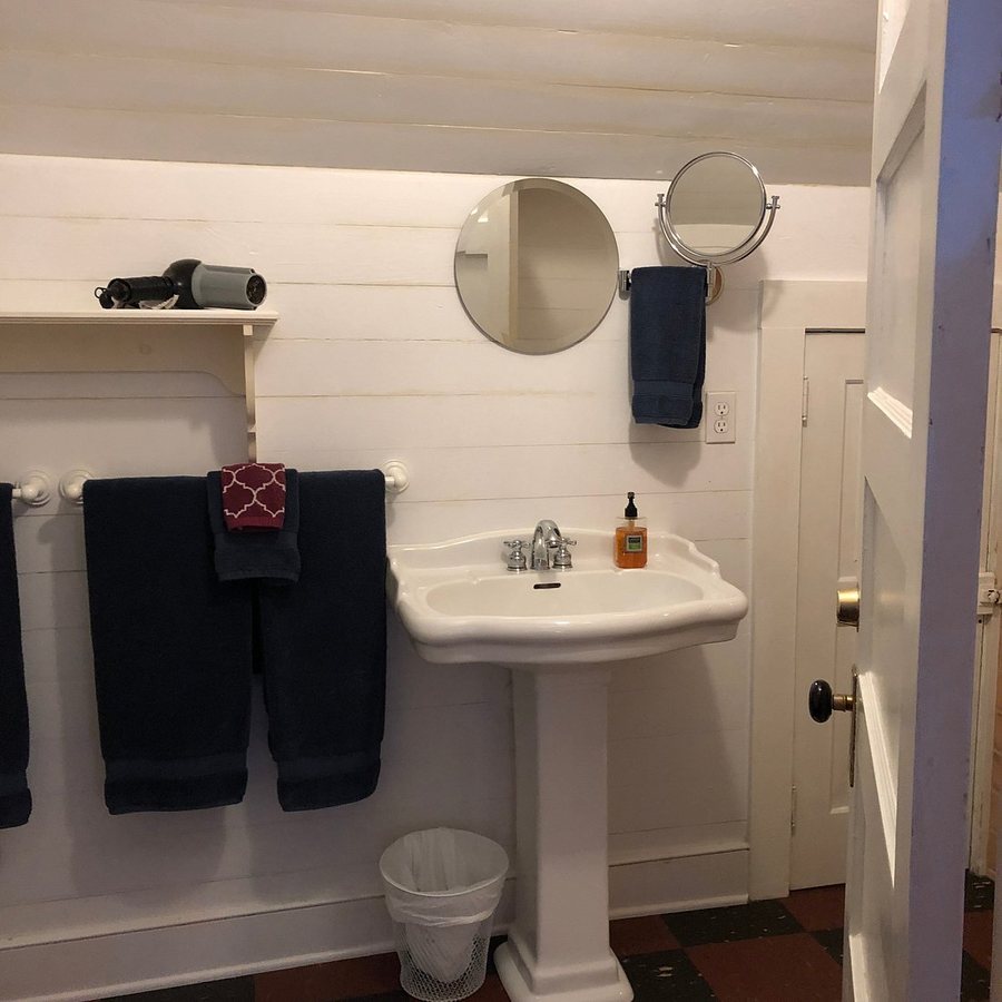 Cameron House Next Door — Bathroom