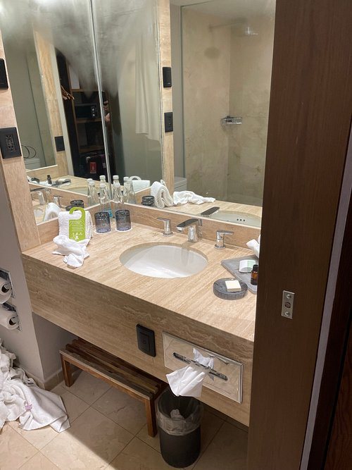Camino Real Aeropuerto Mexico City Central Mexico and Gulf Coast — Bathroom