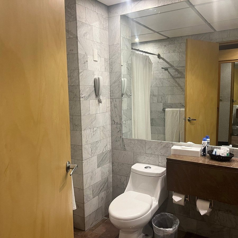 Camino Real Pedregal — Bathroom
