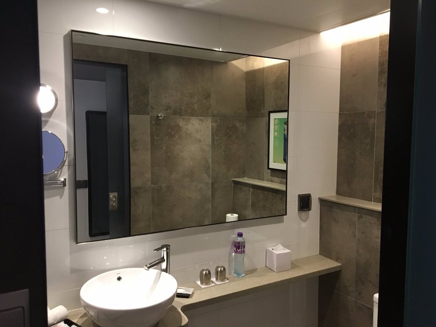 Camlux Hotel — Bathroom