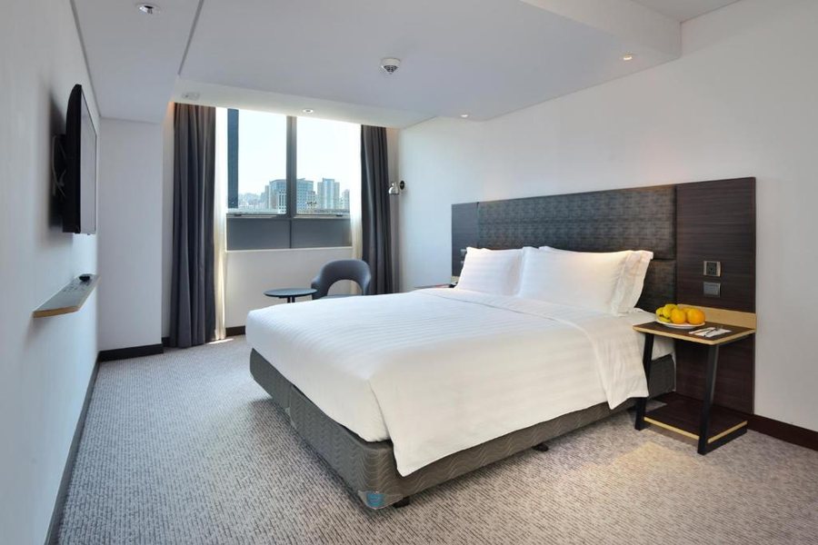 Camlux Hotel — Guest room