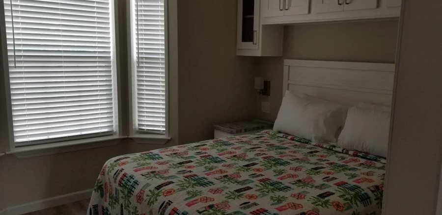 Camp Margaritaville Auburndale — Guest room