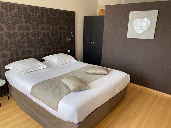 Campanile Pontarlier — Guest room