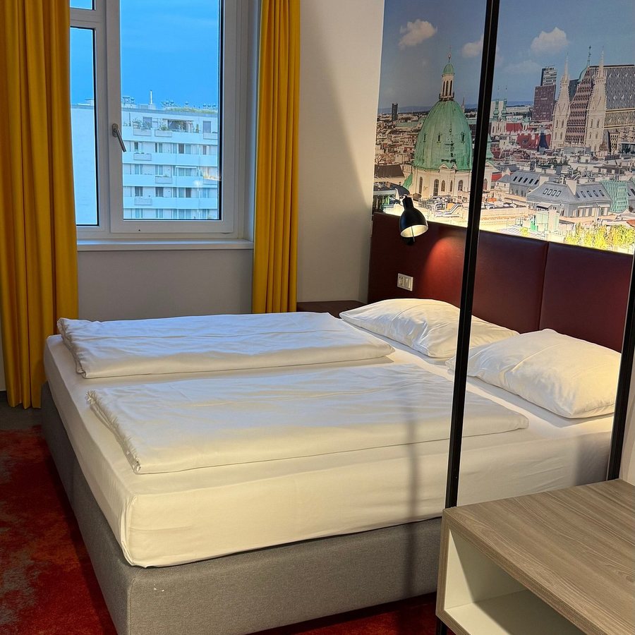 Campanile Vienna South — Guest room