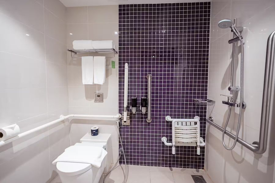 Campbell Inn — Bathroom