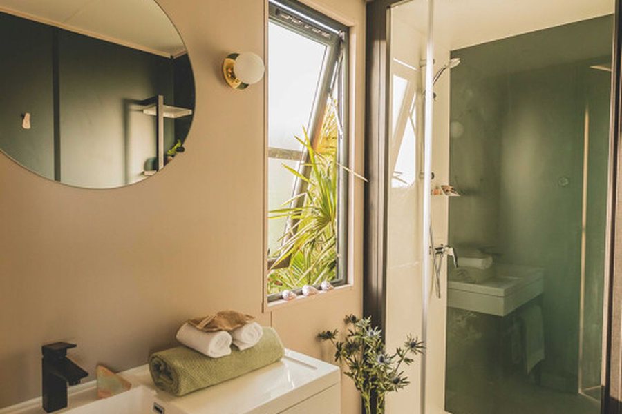 Camping de la Cote des Legendes — Bathroom