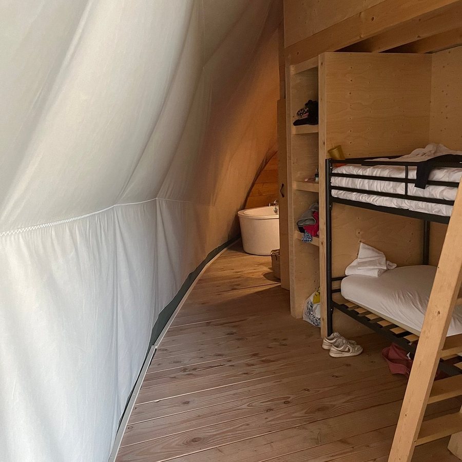 Camping De Lakens — Guest room