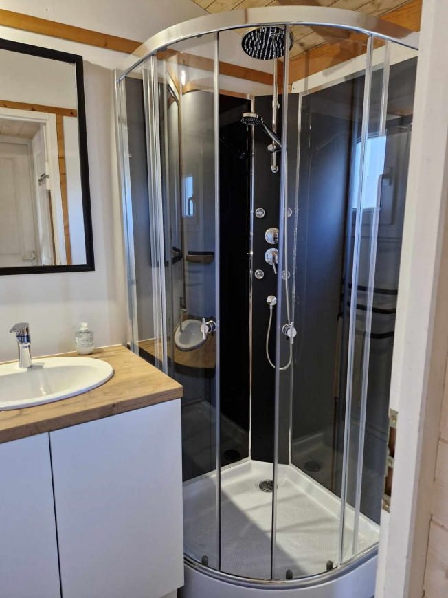 Camping Fraiteux Domaine du Chateau d O — Bathroom