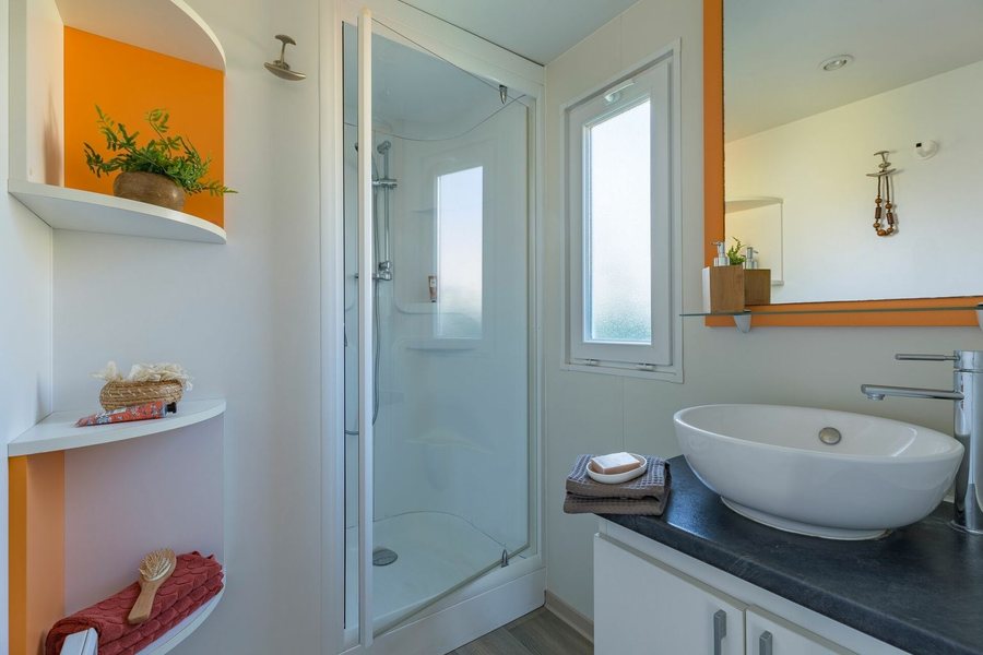 Camping Vagues Oceanes Le Manoir de Balkos — Bathroom