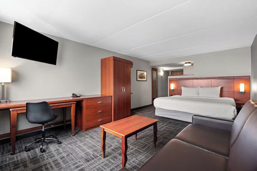 Canad Inns Destination Centre Grand Forks — Guest room