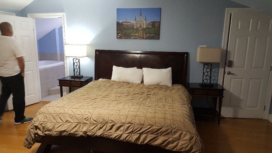 Canal Express Studios — Guest room